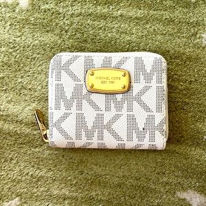 Michael Kors wallet - brand new, never used